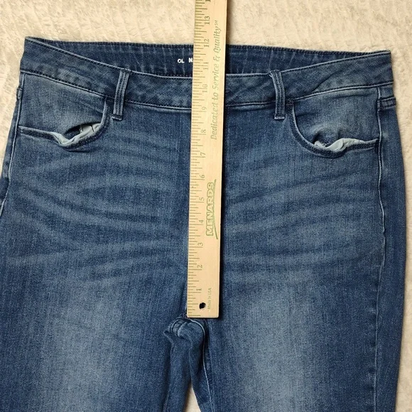 Women's Medium Wash Denim Blue Jeans Old Navy Size 12 Flare - Picture 3 of 8